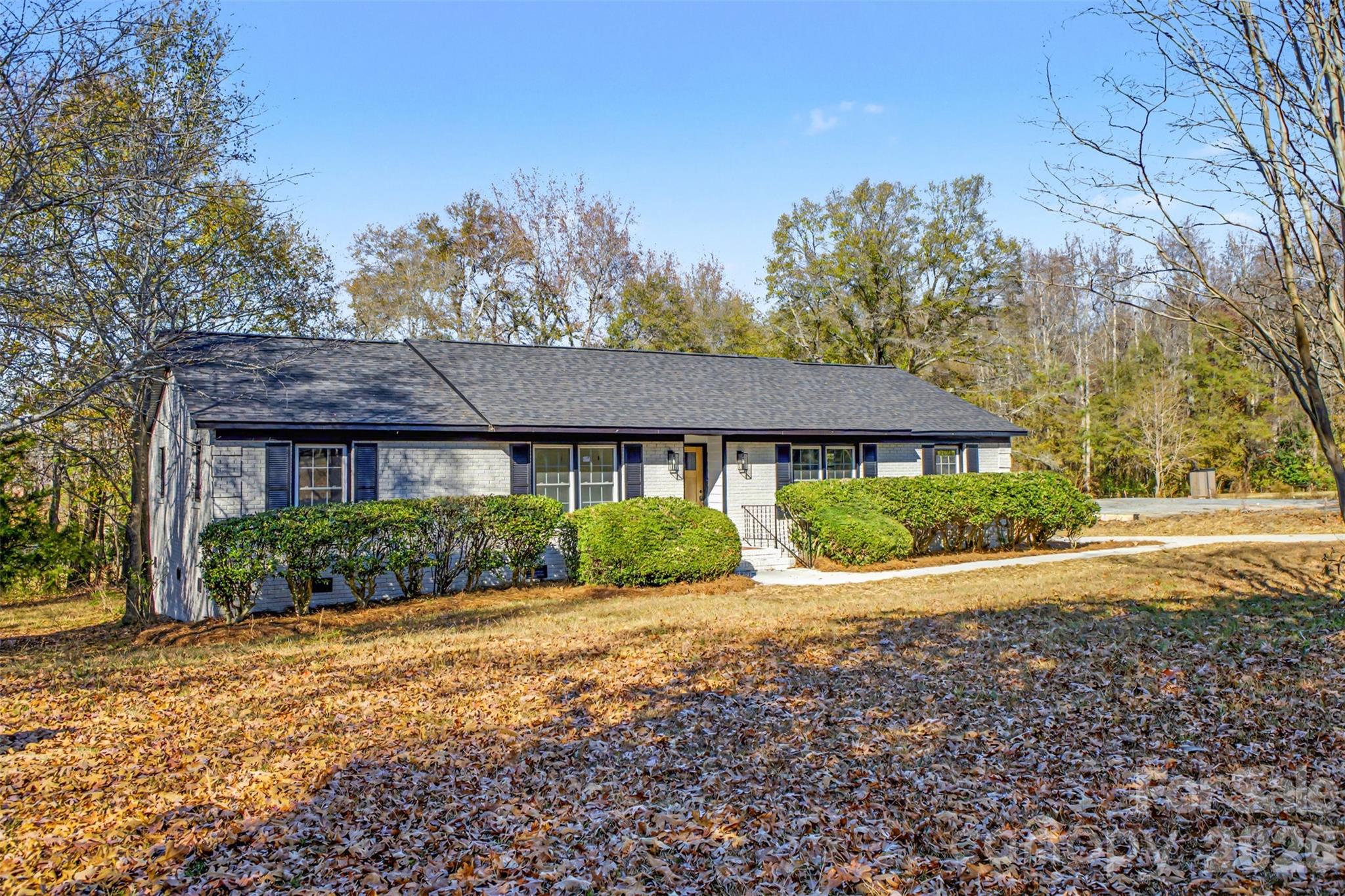 211 Ole Simpson Place Catawba, SC 29704 - Photo 3 of 38 front view of a house