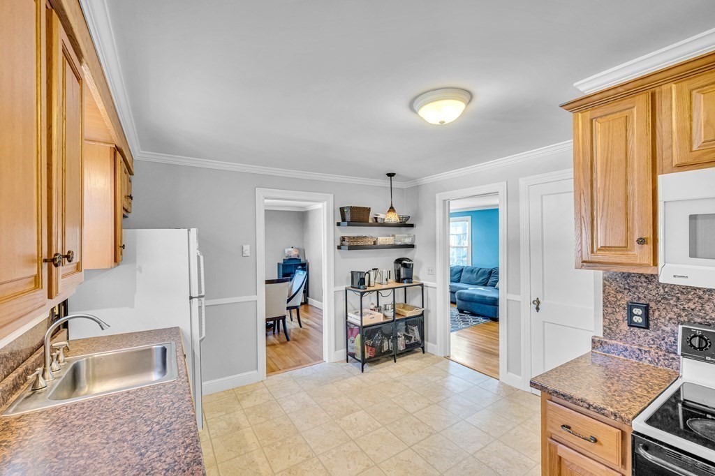 34 Powell Avenue Springfield, MA 01118 - Photo 13 of 36 Gallery Image 13