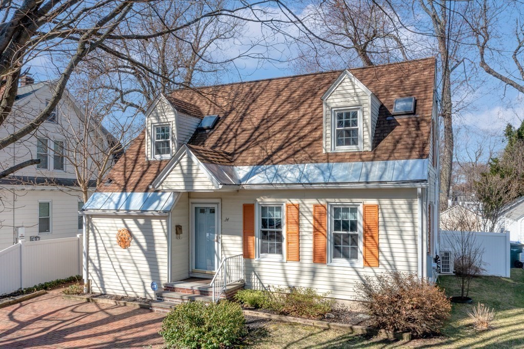 34 Powell Avenue Springfield, MA 01118 - Photo 3 of 36 Gallery Image 3