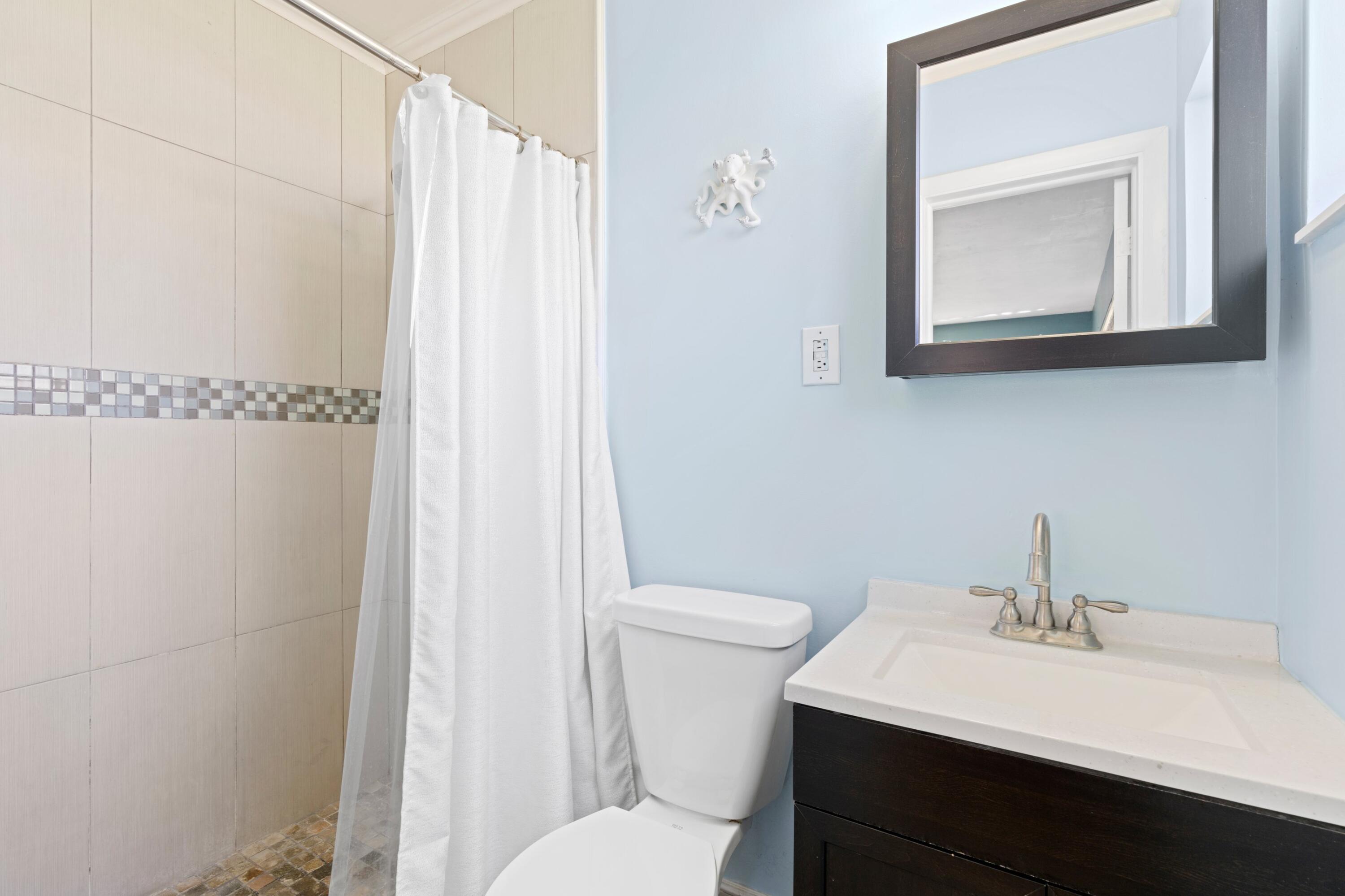 216 Northeast 32nd Street Boca Raton, FL 33431 - Photo 11 of 33 Master Bathroom