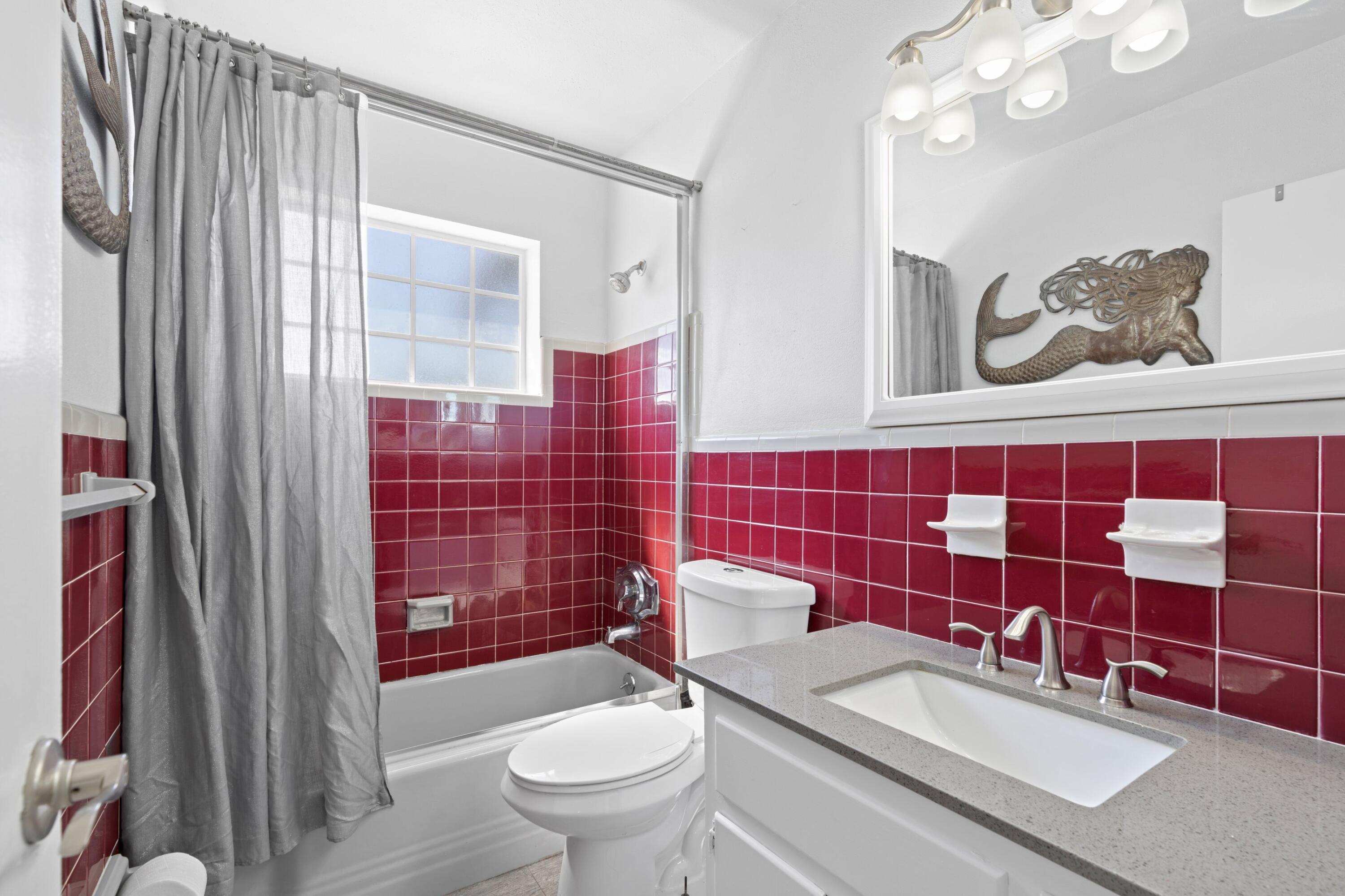 216 Northeast 32nd Street Boca Raton, FL 33431 - Photo 13 of 33 Bathroom #2