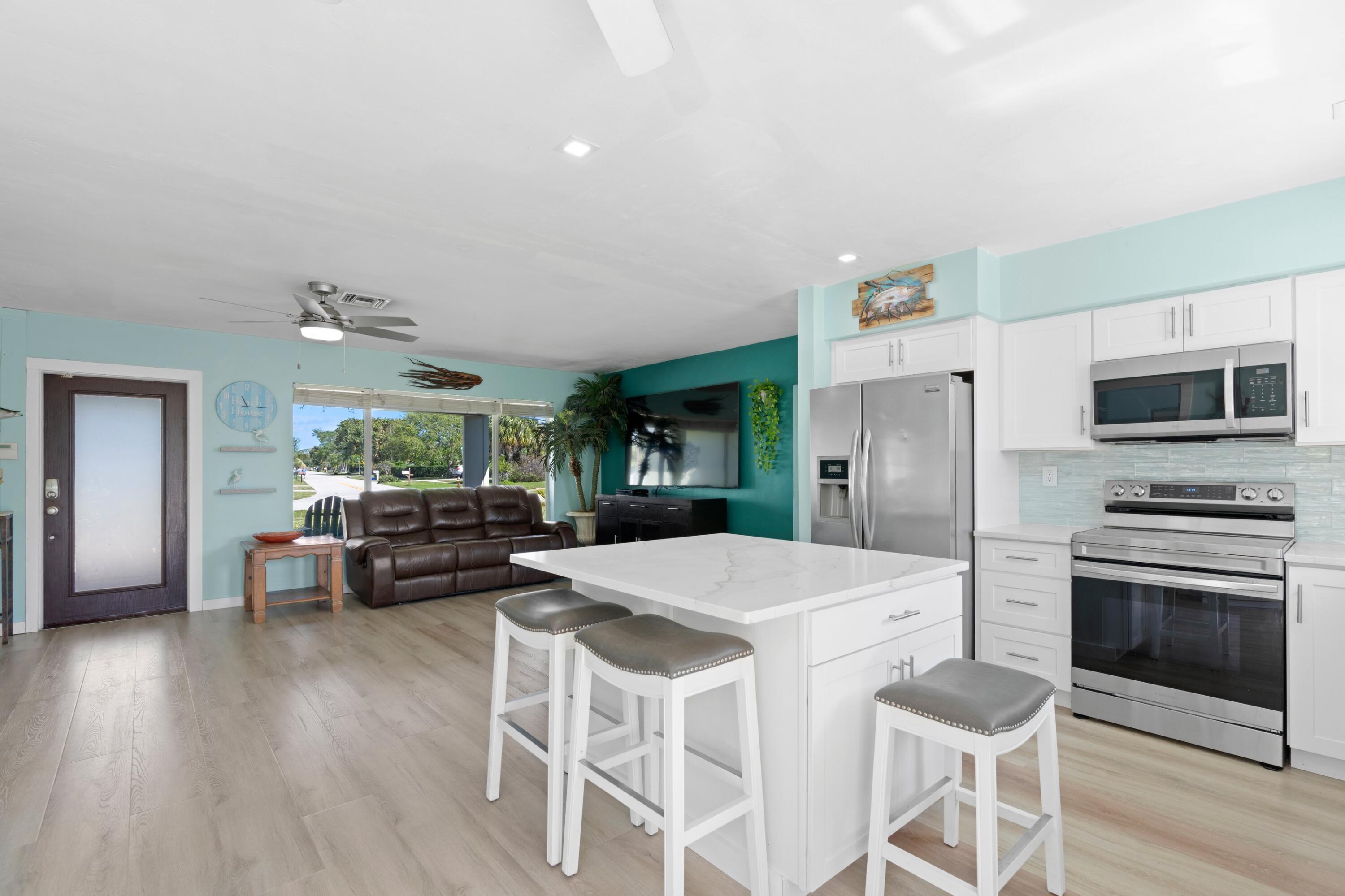 216 Northeast 32nd Street Boca Raton, FL 33431 - Photo 7 of 33 Kitchen