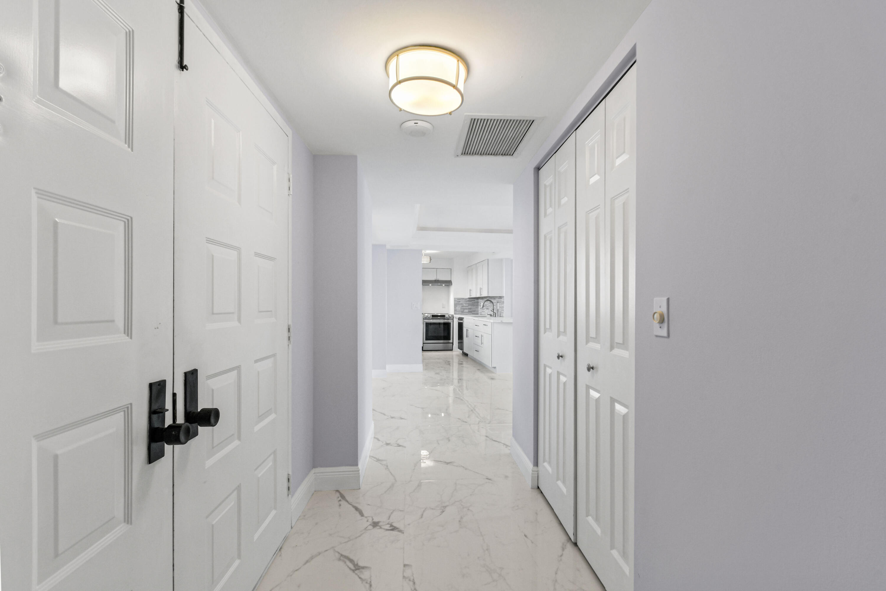 5200 North Flagler Drive, Unit 1404 West Palm Beach, FL 33407 - Photo 3 of 26 a view of a bathroom from a hallway