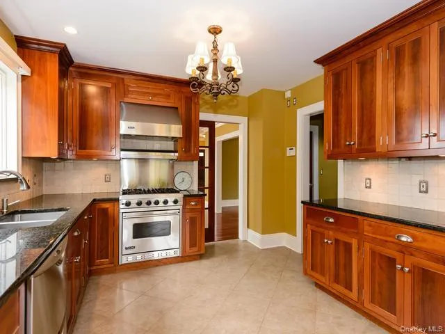 $5,600 | 35 Birch Street, Locust Valley, NY 11560