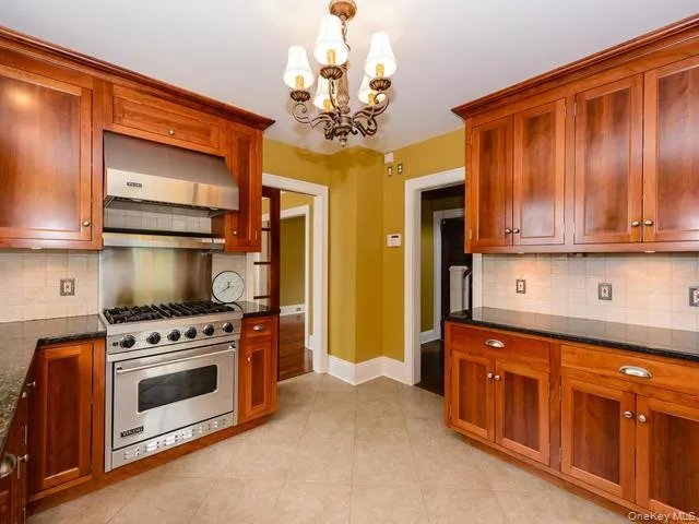 $5,600 | 35 Birch Street, Locust Valley, NY 11560