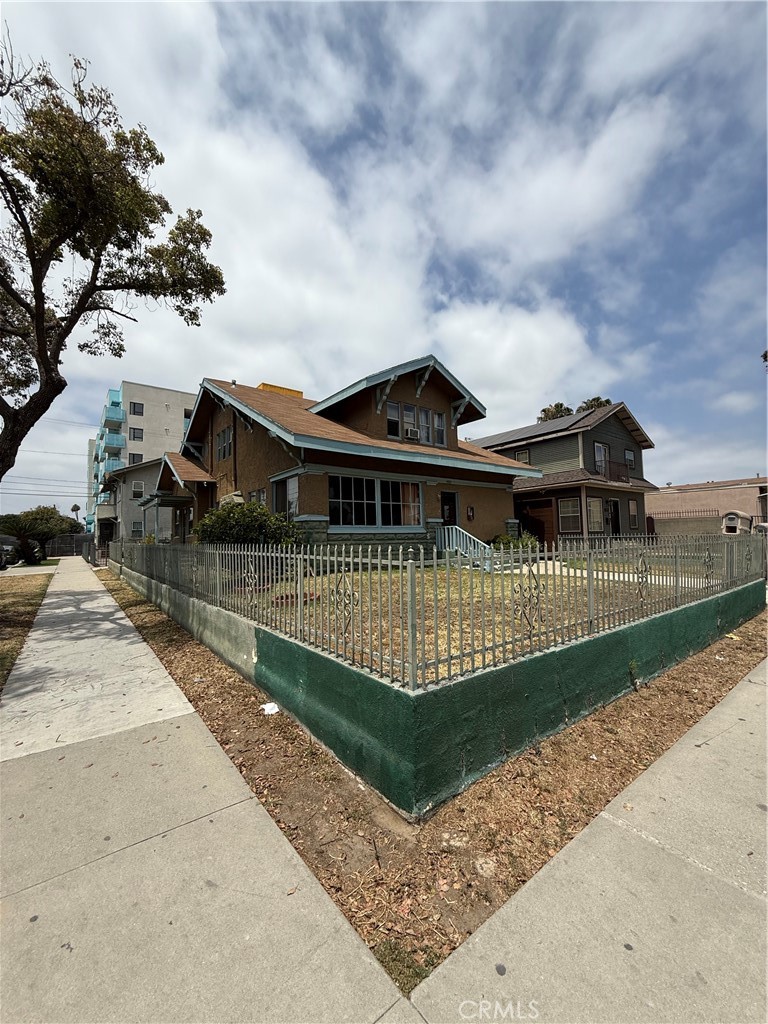 1403 Elm Avenue Long Beach, CA 90813 - Photo 3 of 13