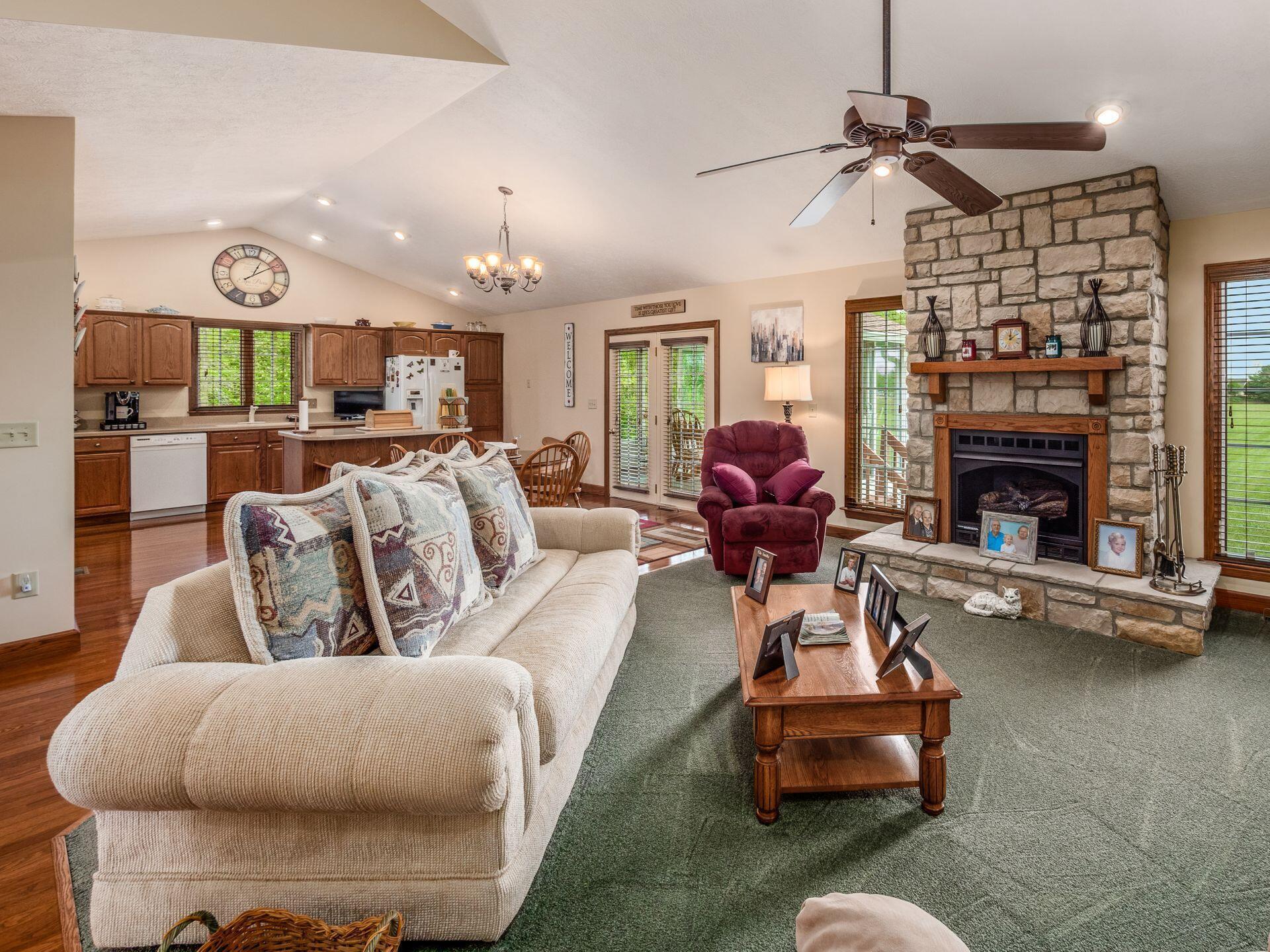 12540 Walker Road Ashville, OH 43103 - Photo 14 of 64 great room