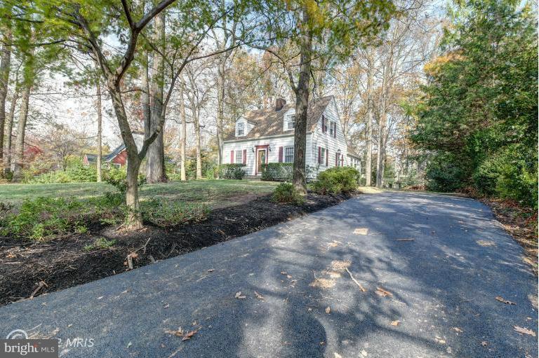 1010 Hart Road Baltimore, MD 21286 - Photo 2 of 30 a view of a house with a yard