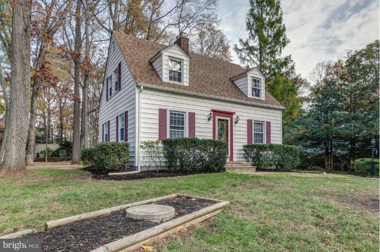 1010 Hart Road Baltimore, MD 21286 - Photo 3 of 30 a front view of a house with garden