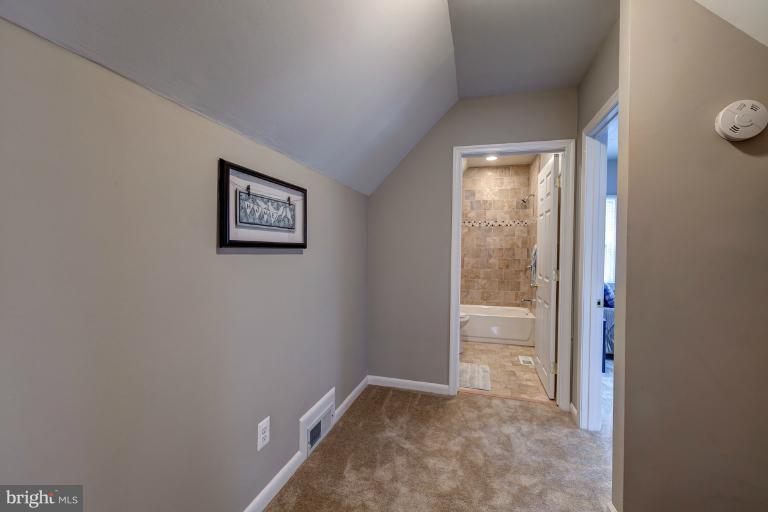 1010 Hart Road Baltimore, MD 21286 - Photo 29 of 30 an empty room with windows