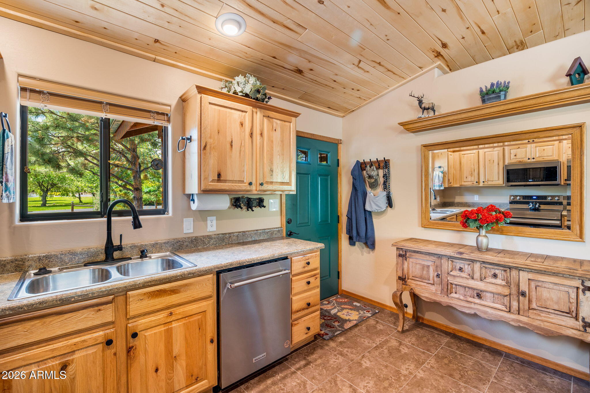 2336 Buffalo Loop Overgaard, AZ 85933 - Photo 12 of 41 KITCHEN