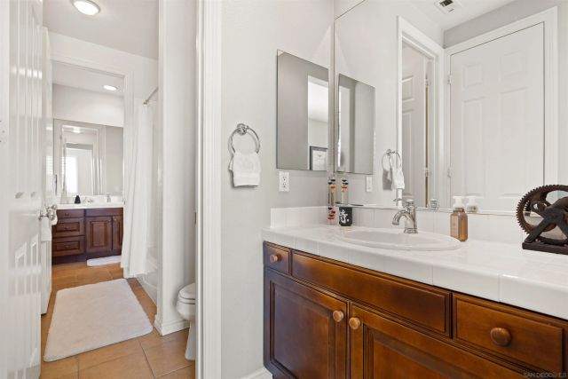 a en suite bathroom with a double sink and mirror