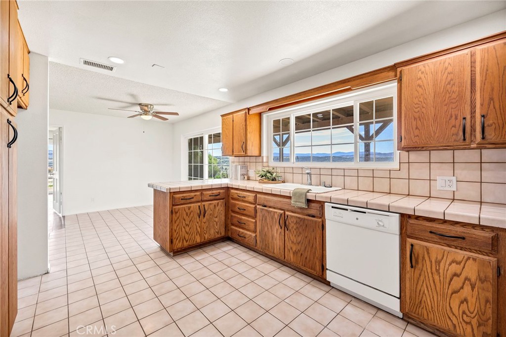 37320 Spring Valley Road Temecula, CA 92592 - Photo 15 of 42