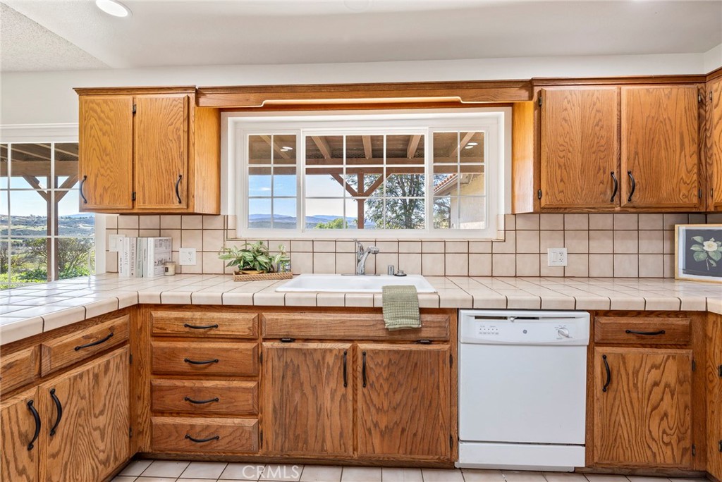 37320 Spring Valley Road Temecula, CA 92592 - Photo 17 of 42