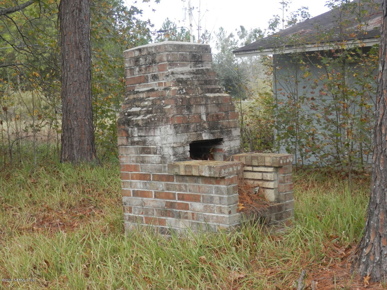 3972 Dowling Road Middleburg, FL 32068 - Photo 22 of 27 BBQ pit