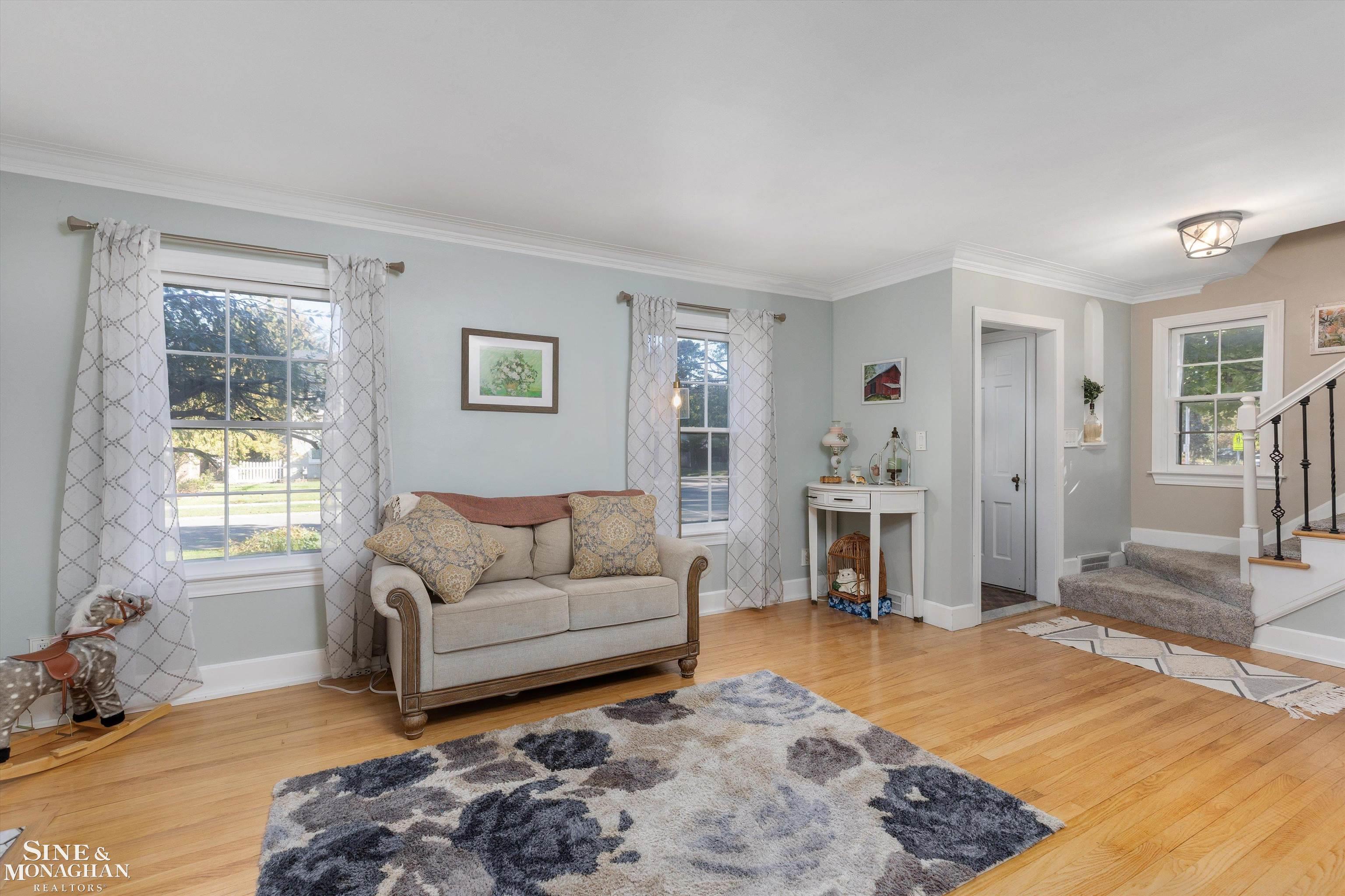 1291 Roslyn Road Grosse Pointe Woods, MI 48236 - Photo 5 of 39