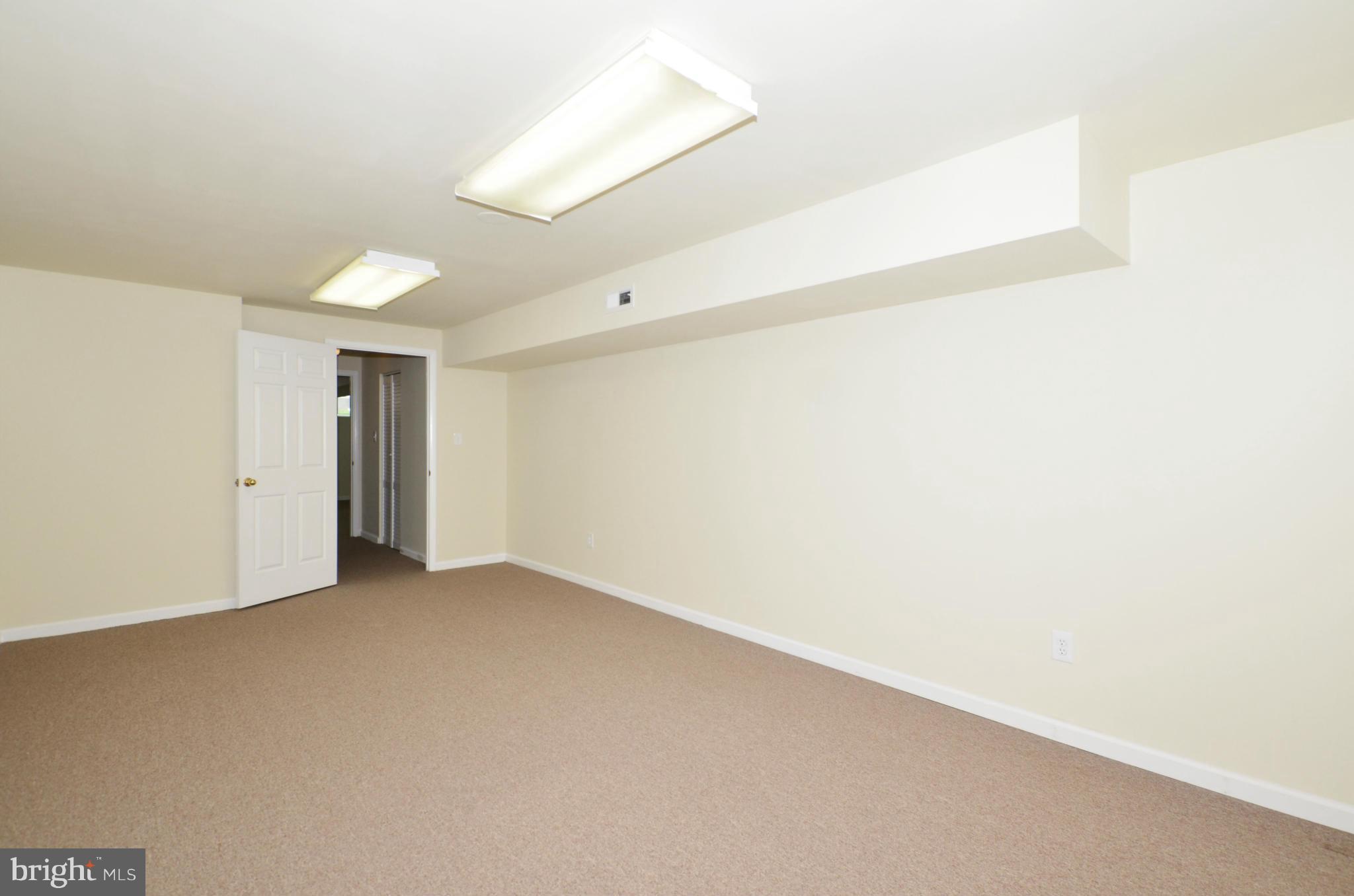 4326 Cottington Road Baltimore, MD 21236 - Photo 22 of 30 Den