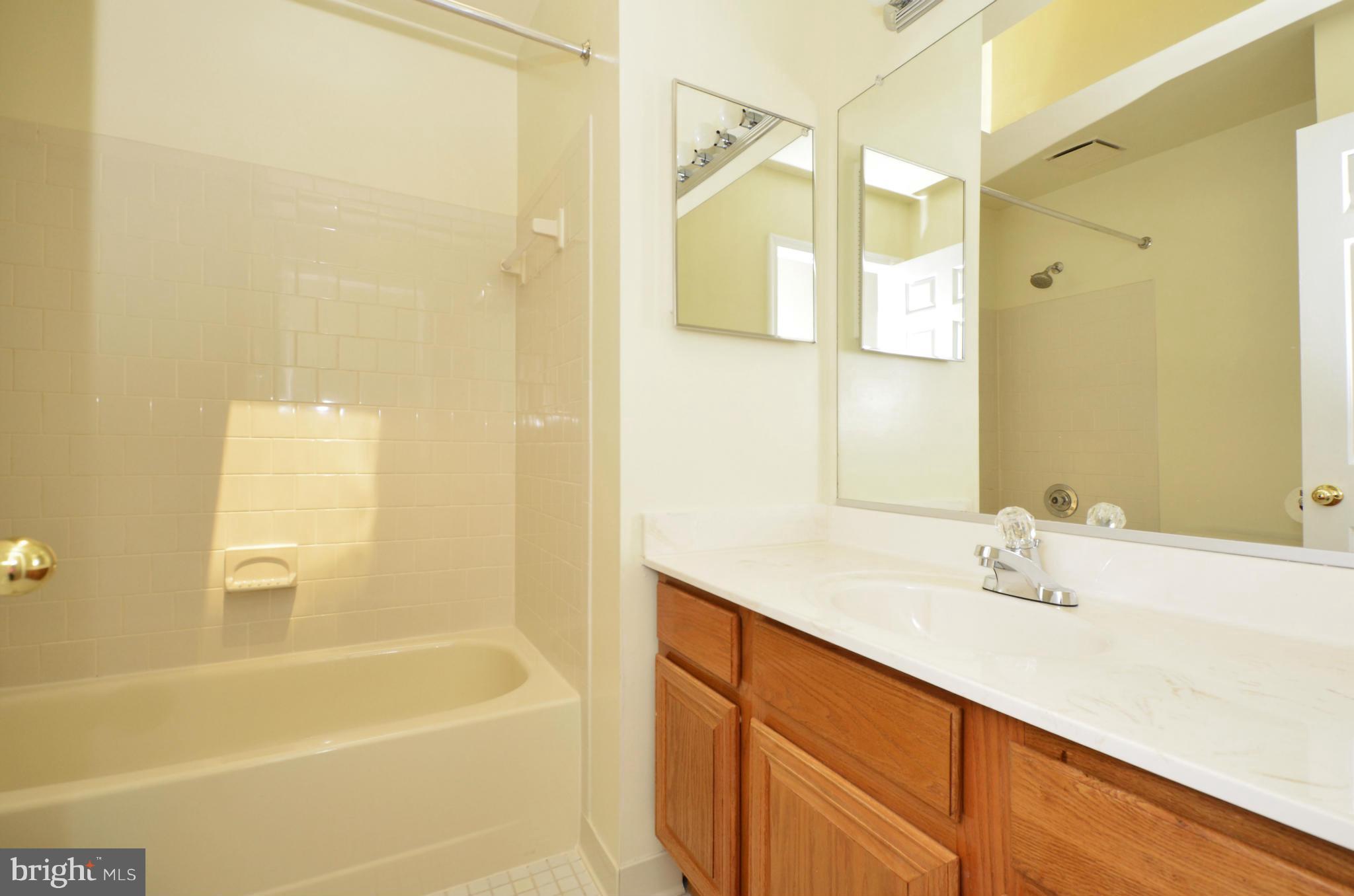 4326 Cottington Road Baltimore, MD 21236 - Photo 10 of 30 Bath
