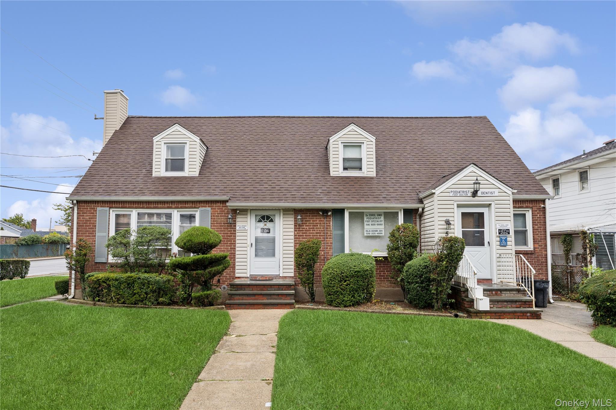 5 Seaton Gate Valley Stream, NY 11580 - Photo 2 of 36 a front view of a house with garden