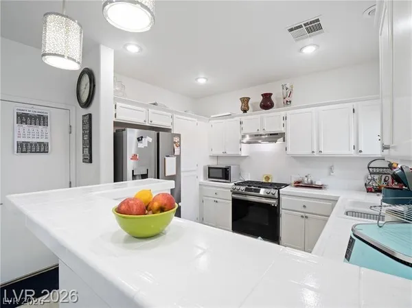 $2,000 | 912 Appaloosa Hills Avenue, North Las Vegas, NV 89081