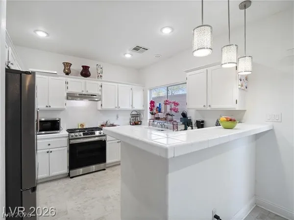 $2,000 | 912 Appaloosa Hills Avenue, North Las Vegas, NV 89081