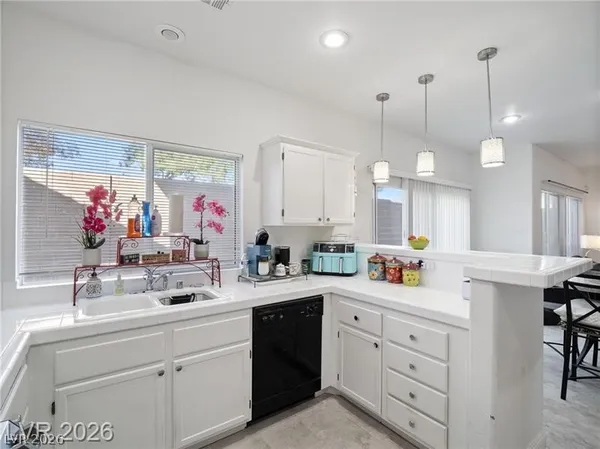 $2,000 | 912 Appaloosa Hills Avenue, North Las Vegas, NV 89081