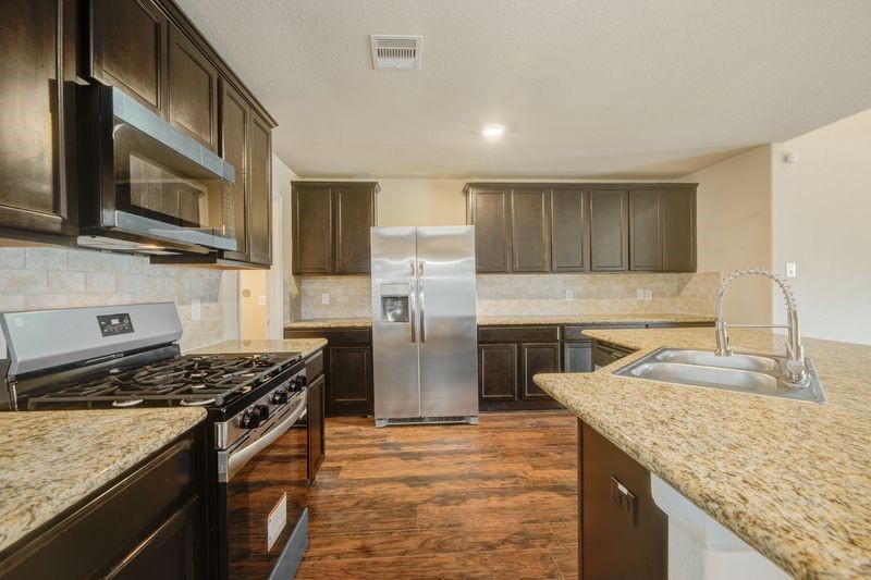 9919 Shimmering Lakes Drive Rosharon, TX 77583 - Photo 12 of 41