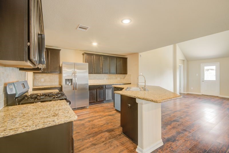 9919 Shimmering Lakes Drive Rosharon, TX 77583 - Photo 9 of 41