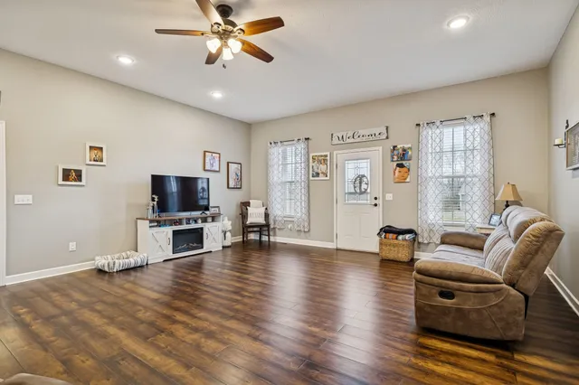 $429,900 | 70 Hayden Drake Drive, Lafayette, TN 37083