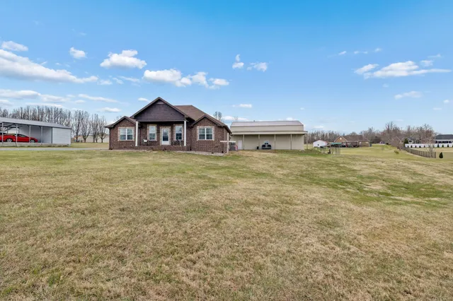 $429,900 | 70 Hayden Drake Drive, Lafayette, TN 37083