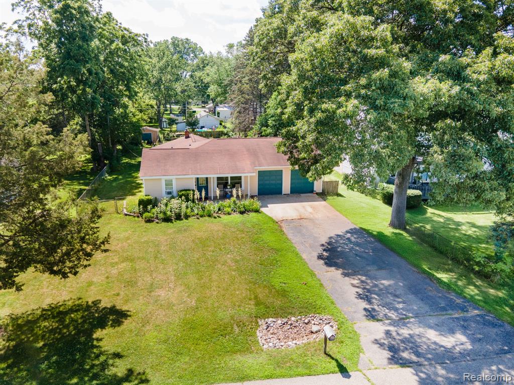 184 Crescent Road Waterford, MI 48327 - Photo 5 of 48 Gallery Image 5