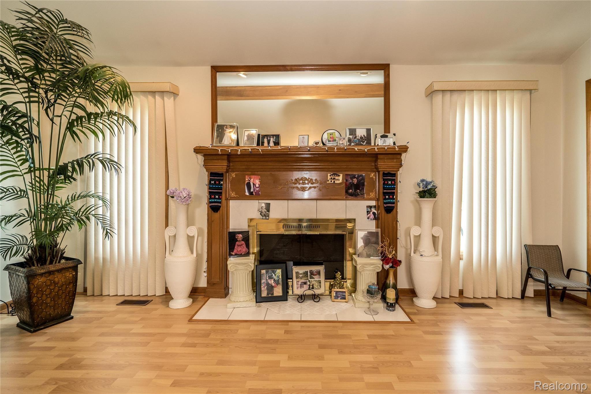 17931 Rocco Drive Macomb, MI 48044 - Photo 18 of 77 DSC05162.jpg