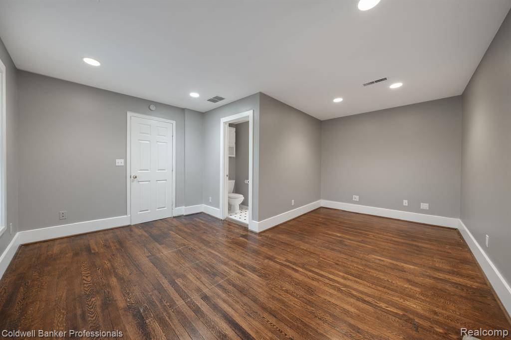 3590 Orchard Lake Road West Bloomfield, MI 48324 - Photo 29 of 34