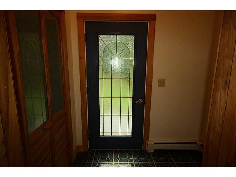 3 Carlisle Road Boothbay, ME 04537 - Photo 2 of 22 Entry.