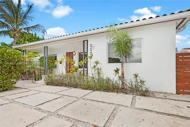 a view of a backyard with plants