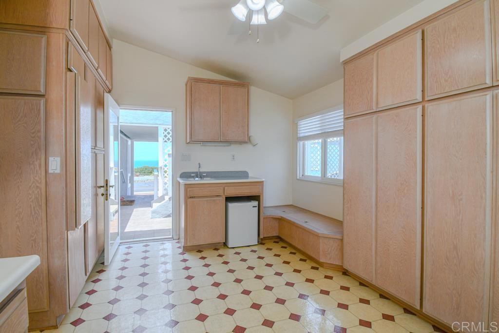 6524 Oceanview Drive Carlsbad, CA 92011 - Photo 14 of 27