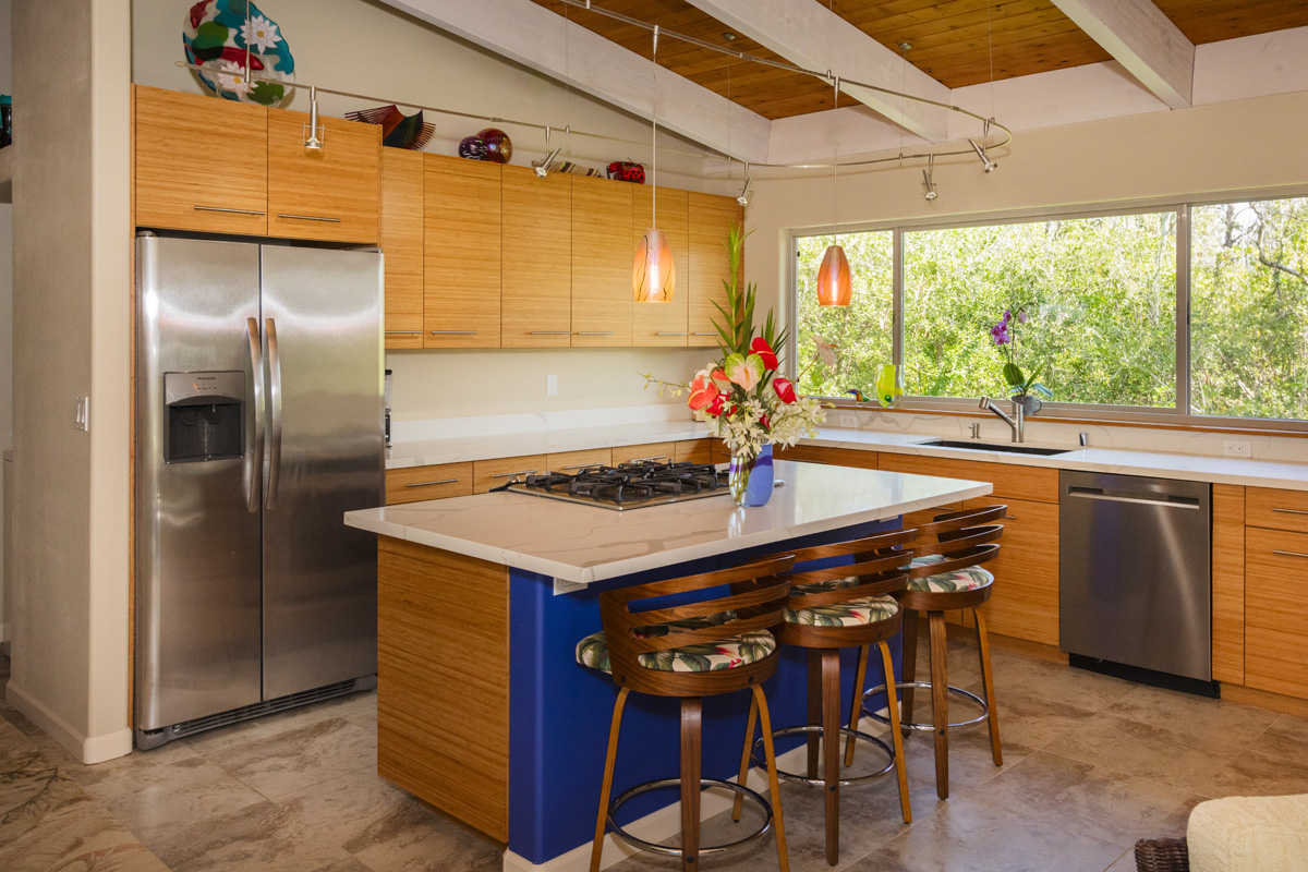 12-7002 Ho'Eunalu Street Pahoa, HI 96778 - Photo 5 of 26 a kitchen that has a table and chairs in it
