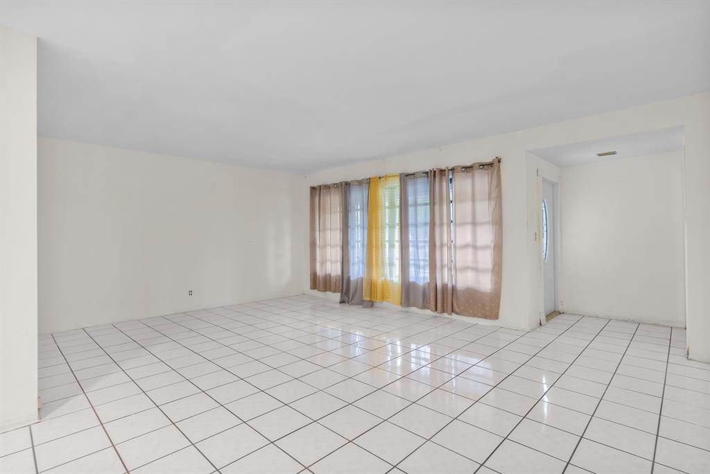 14800 Northeast 8th Court Miami, FL 33161 - Photo 6 of 37 a view of an empty room and window