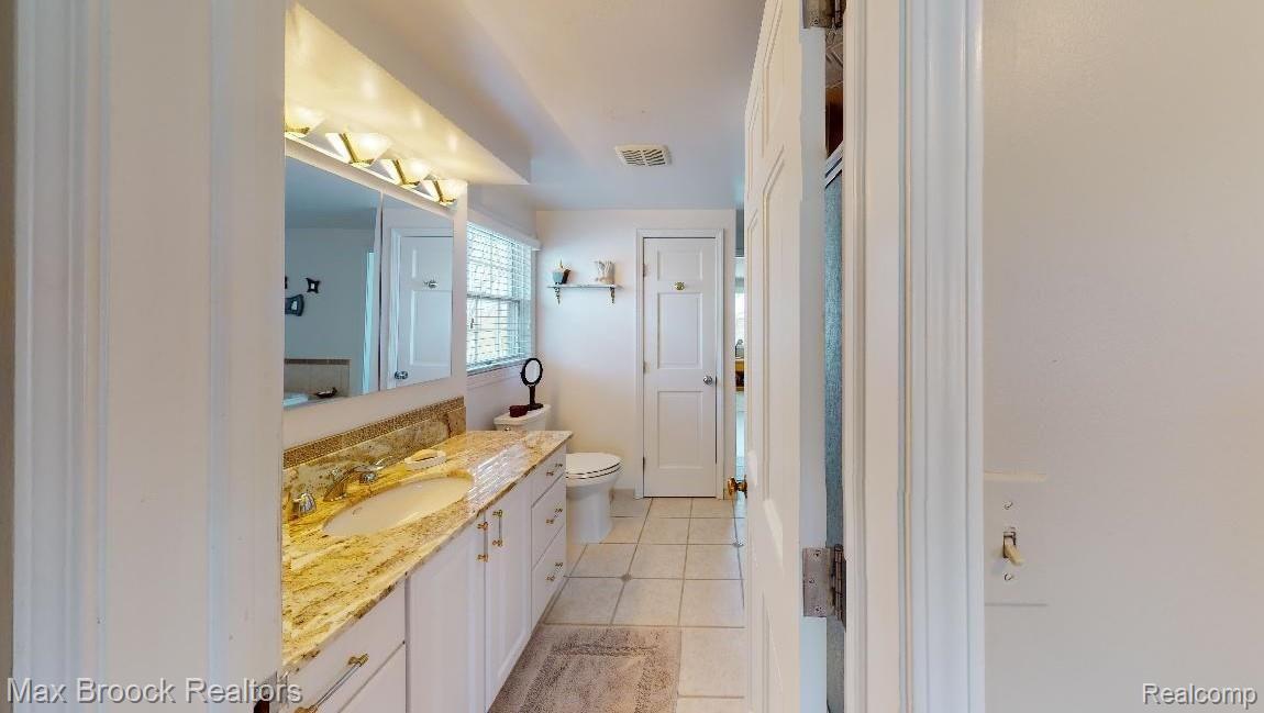 4146 Nearbrook Road Bloomfield Hills, MI 48302 - Photo 40 of 67 Full Bath 2nd Floor.jpg