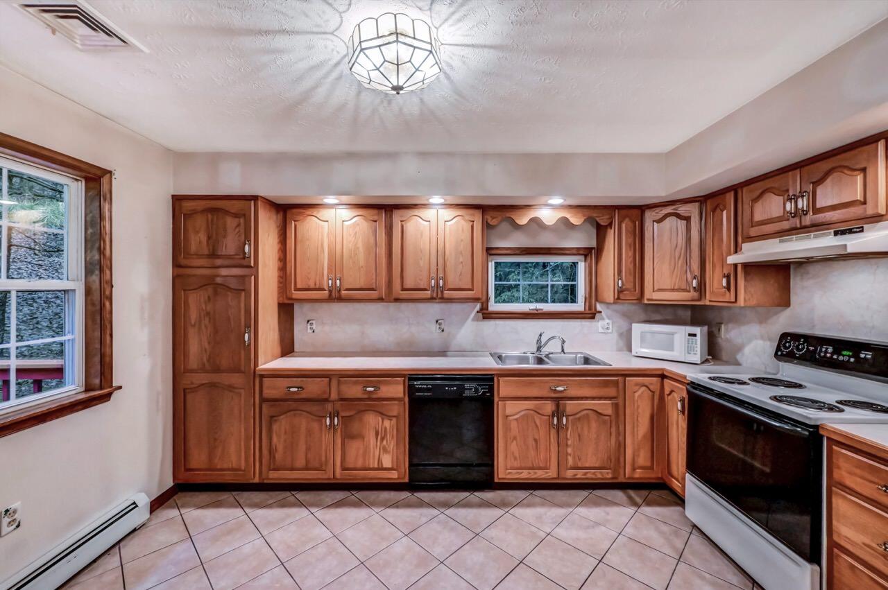148 Potato Path Road Kunkletown, PA 18058 - Photo 17 of 54 Kitchen