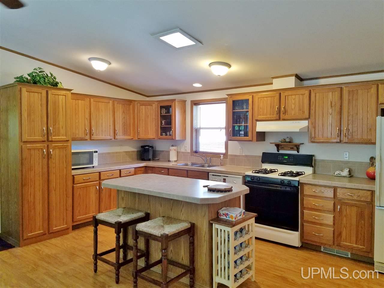 W15644 Sandtown Road Curtis, MI 49820 - Photo 7 of 39