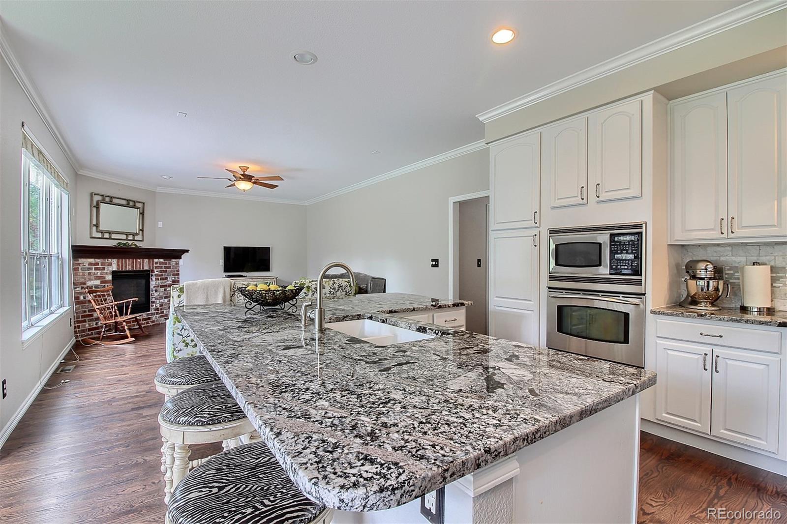 867 Countrybriar Lane Highlands Ranch, CO 80129 - Photo 8 of 33 Gallery Image 8