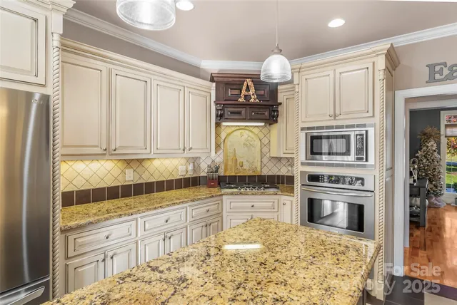 $999,000 | 5836 Bakers Point, Hickory, NC 28602