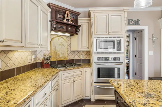 $999,000 | 5836 Bakers Point, Hickory, NC 28602