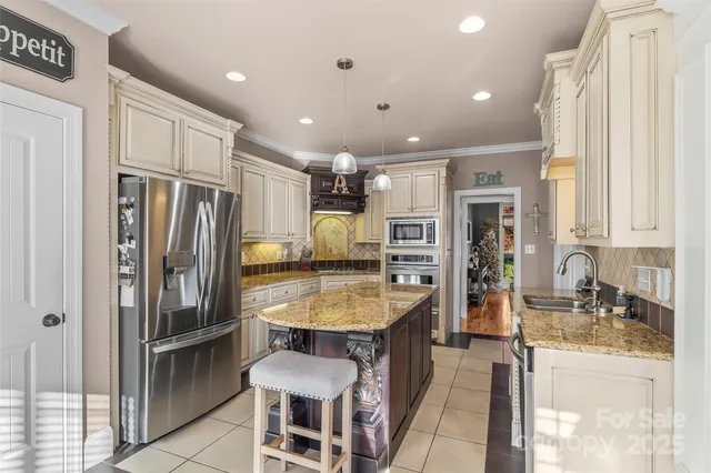 $999,000 | 5836 Bakers Point, Hickory, NC 28602