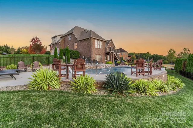 $999,000 | 5836 Bakers Point, Hickory, NC 28602