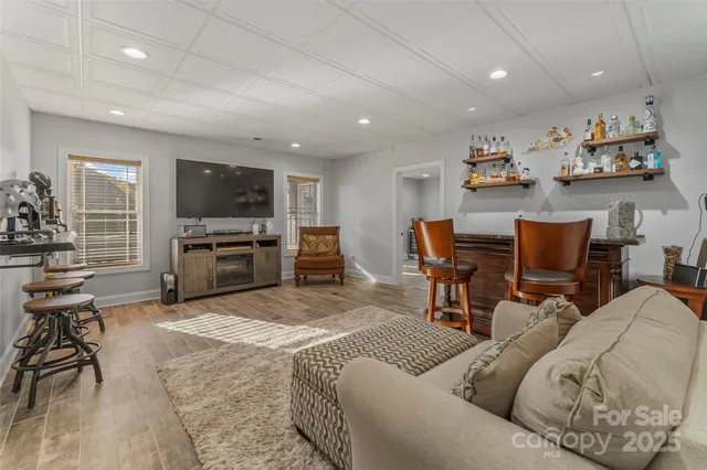 $999,000 | 5836 Bakers Point, Hickory, NC 28602