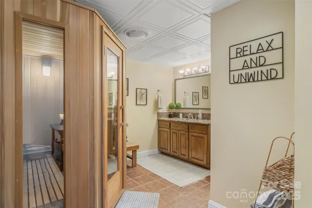 $999,000 | 5836 Bakers Point, Hickory, NC 28602