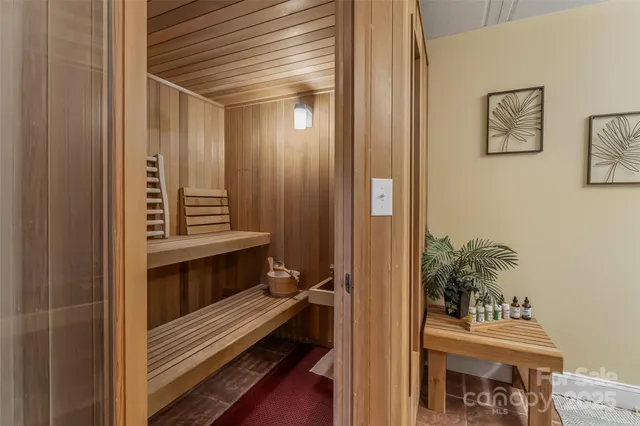 $999,000 | 5836 Bakers Point, Hickory, NC 28602