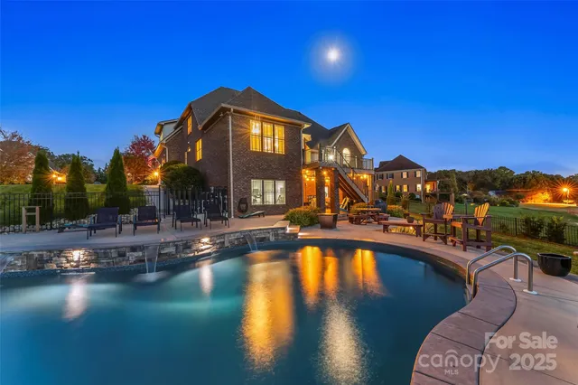 $999,000 | 5836 Bakers Point, Hickory, NC 28602